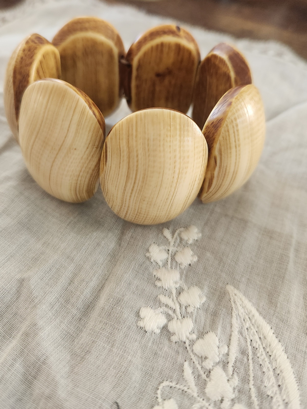 Handcrafted Wood Oval Stretch Bracelet - Cream & Brown